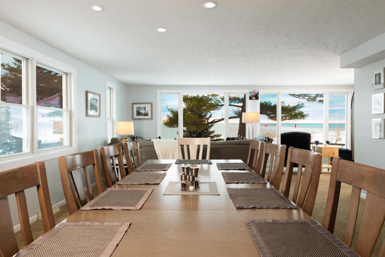 Looking Glass Beachfront Inn Grand Haven Exterior photo